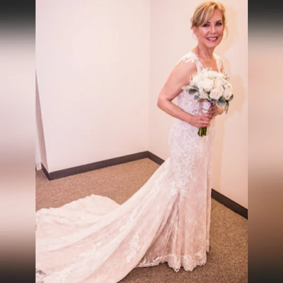 Wedding Dress - Picture 1 of 8